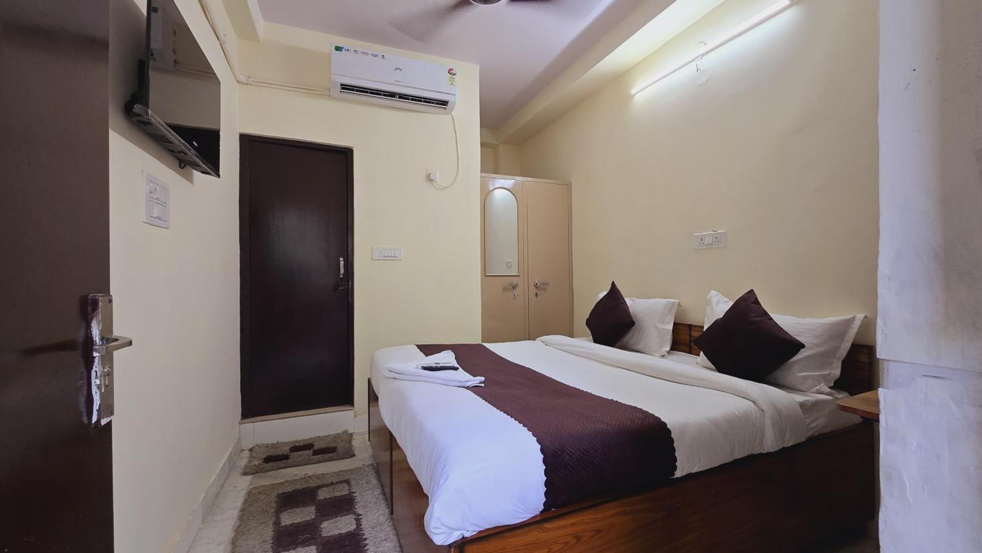 Hotel Embassy - Near Chanakyapuri Embassy Area