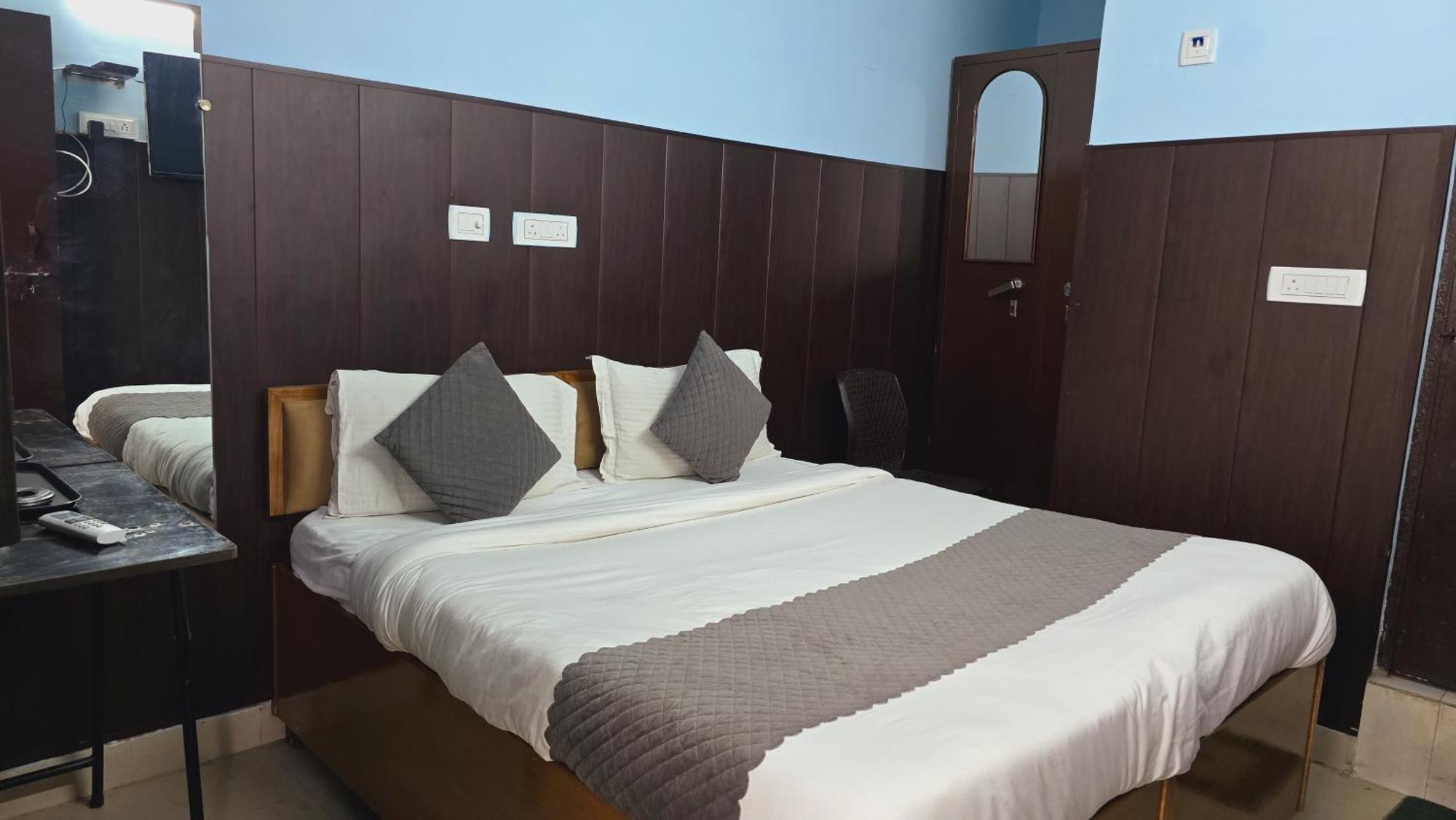 Hotel Embassy - Near Chanakyapuri Embassy Area New Delhi